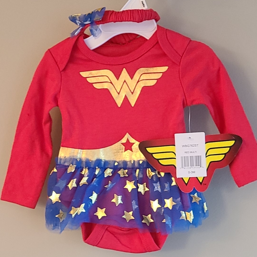 NWT Wonder Woman long sleeved onesie/bodysuit with matching headband